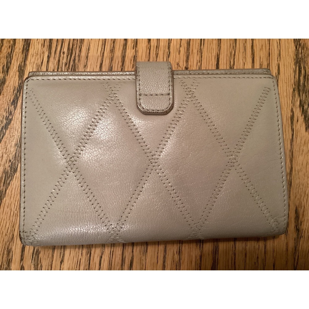 Givenchy Goatskin Diamond Quilted GV3 medium wallet Aubergine - Picture 2 of 14